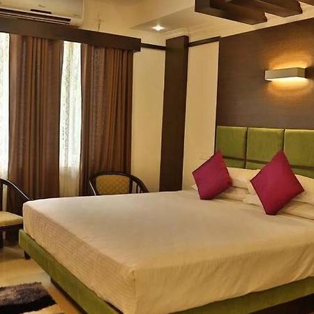 Continento The Classic Hotel Tirur ภายนอก รูปภาพ