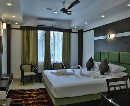 Continento The Classic Hotel Tirur ภายนอก รูปภาพ